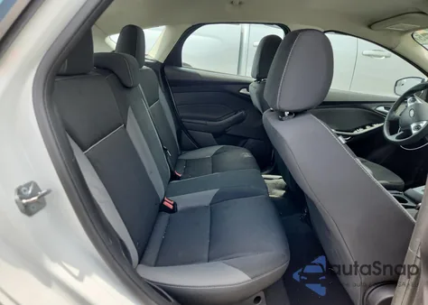 2014 Ford Focus Se z USA, uszkodzony, nr VIN 1FADP3K28EL393450